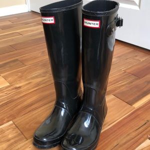 Tall gloss Hunter boots